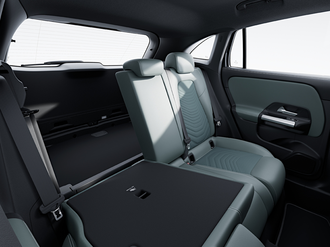 Mercedes-Benz GLA 250 rear cargo view