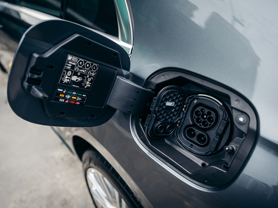 On-board AC and DC Charge up to 60 kW ALT