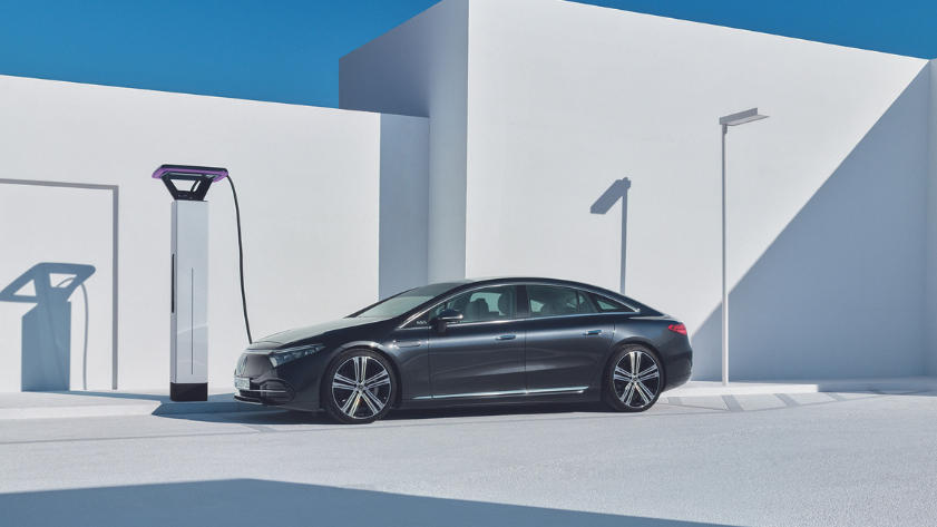 Eqs Sedan (2)