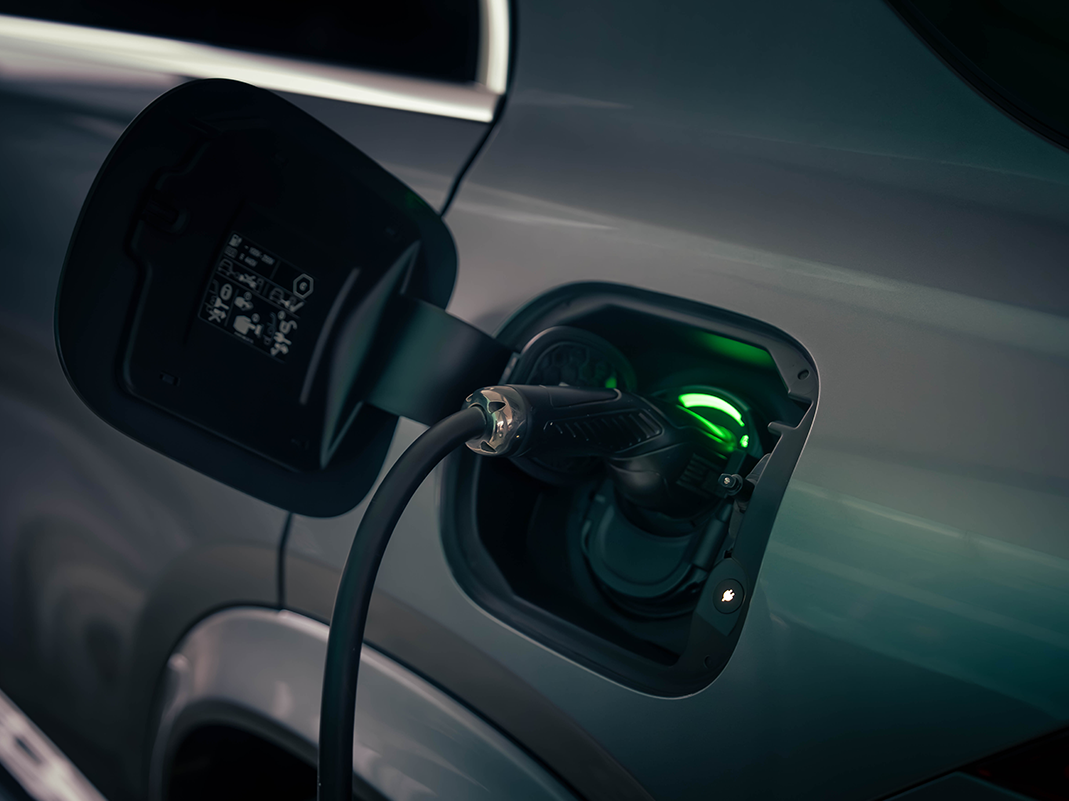On-board AC Charge up to 11 kW ALT GLE 400 e