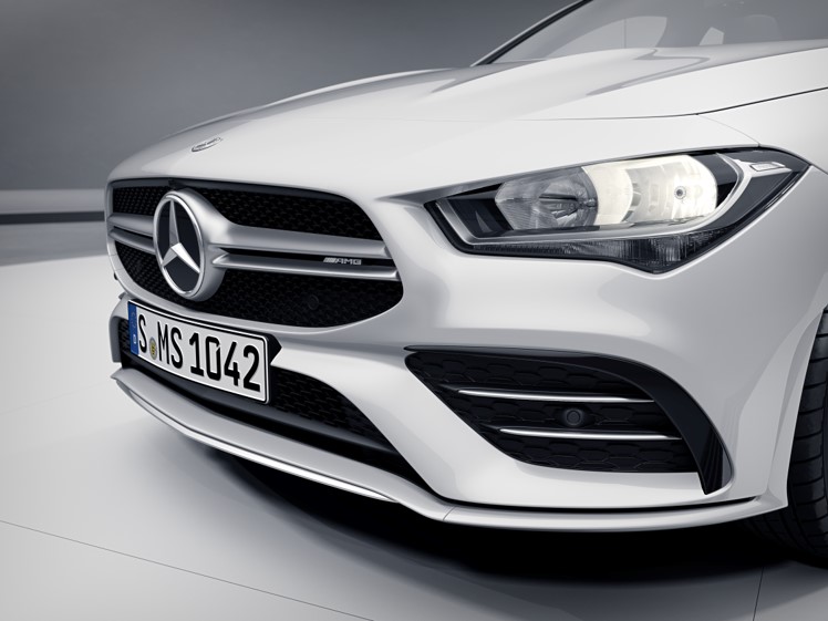 Close-up of Night Package black grille and wheel accents